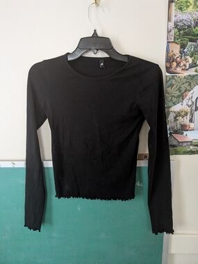 Coucou Intimates Black Long-Sleeve Lettuce Hem Tee - Women's